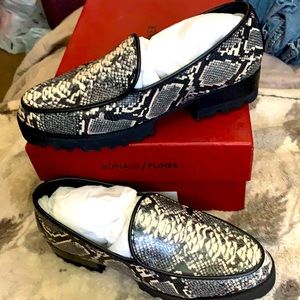 Donald Pliner Off white Python print loafers